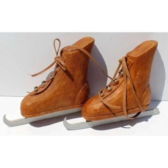WOOD RUSTIC DISTRESSED Christmas ICE SKATES W/ Raw Hide Ties Holiday Wall Decor - Picture 4 of 4